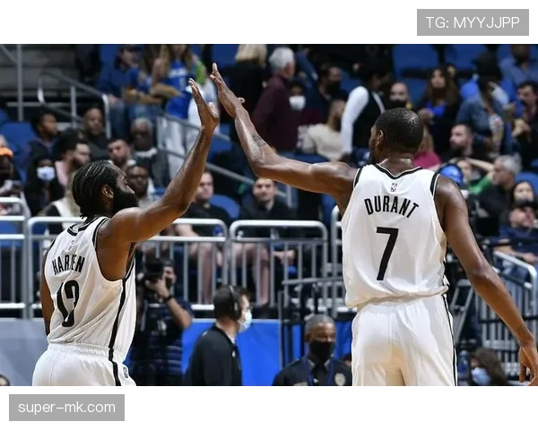 恩佐与楚阿梅尼：后腰角色定位差异如何影响攻防效率？