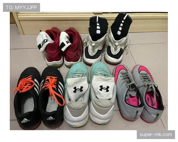 杨力维这日常，比场上拼命还夸张，鞋柜里藏着一季的球鞋你信？